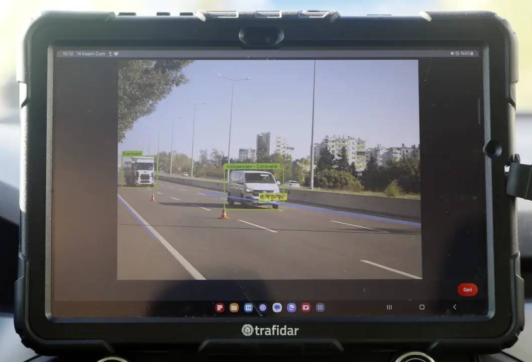 4 Şeridi Aynı Anda Tarıyor 2